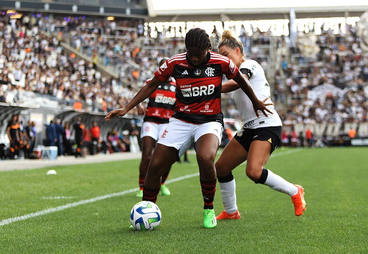 Acción del equipo femenino de Corinthians durante un partido