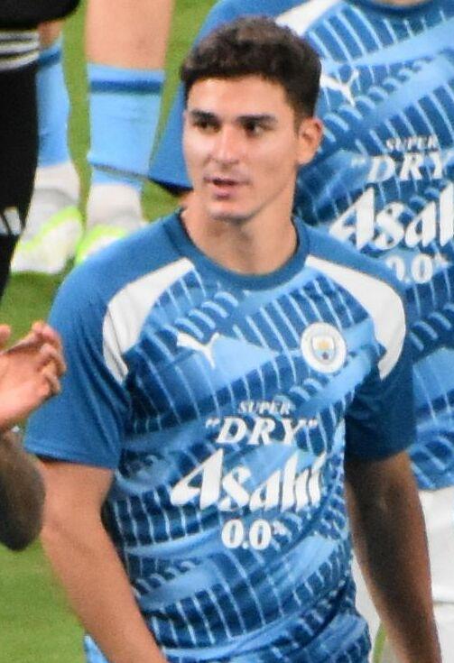 Julián Álvarez pide perdón y decide el 1-0