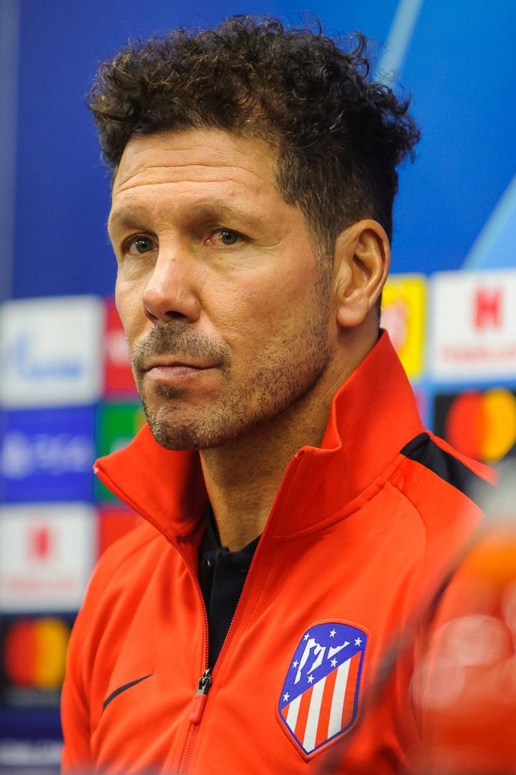 Diego Simeone, entrenador del Atlético de Madrid, que respaldó públicamente la disculpa de Julián Álvarez tras el partido