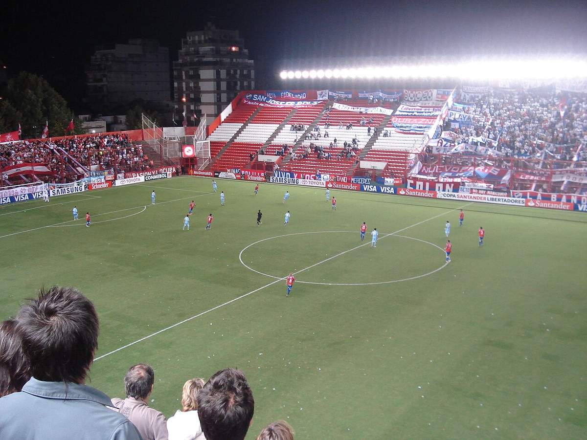 Tribuna del estadio de Argentinos Juniors durante un partido en Buenos Aires