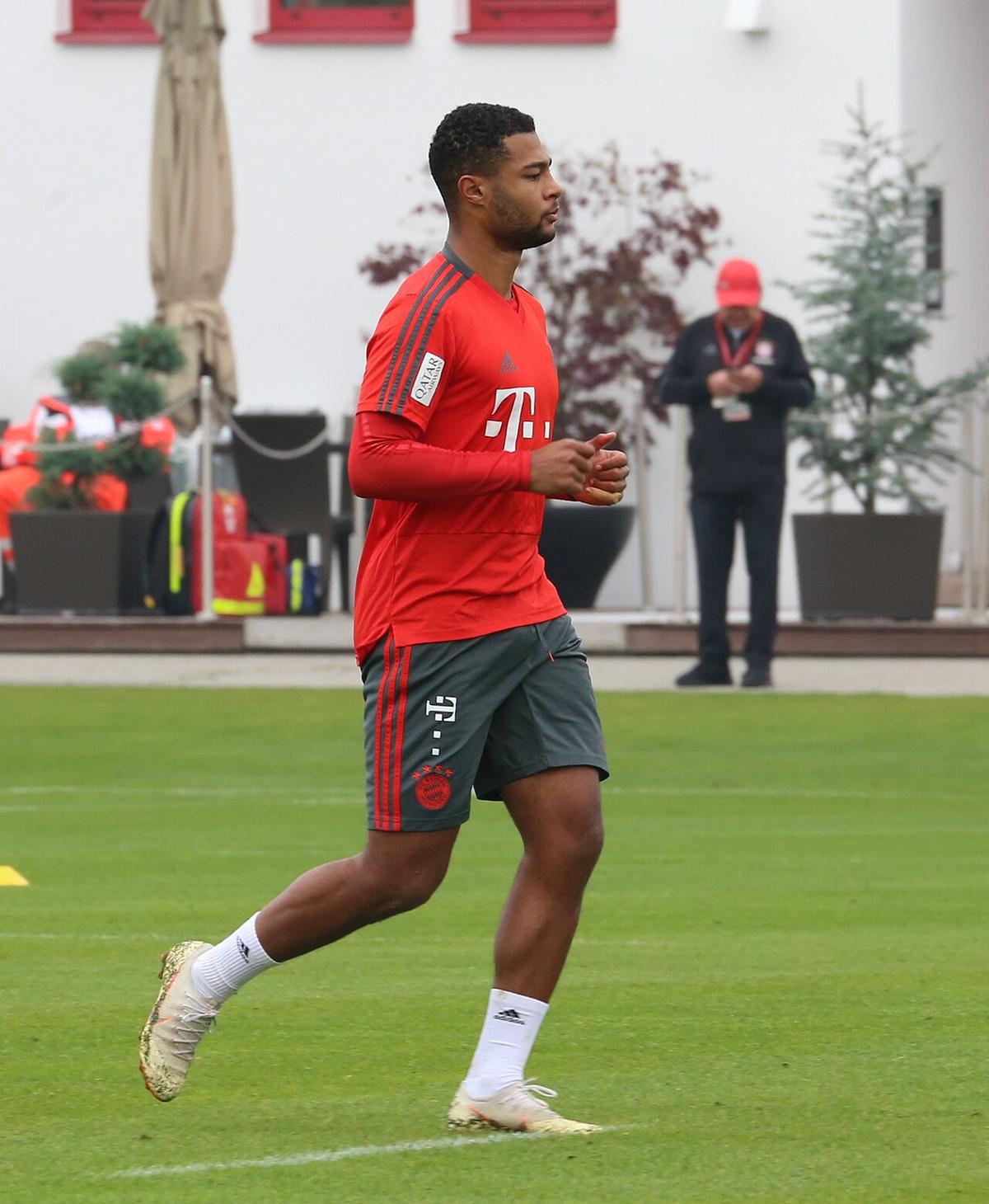 Serge Gnabry, autor del gol número 100 de su carrera en la Bundesliga, en un entrenamiento con el Bayern