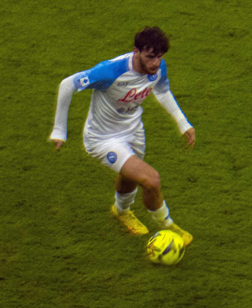 Khvicha Kvaratskhelia con la camiseta del Nápoles, su club anterior al PSG, en una fotografía de archivo