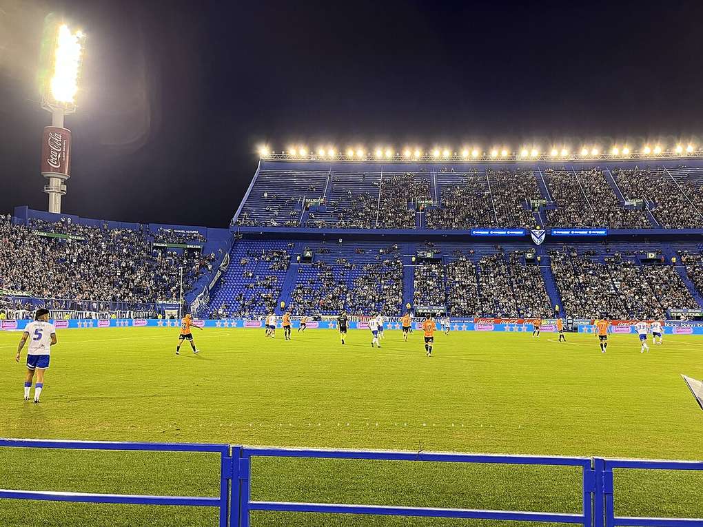 Un partido de liga en el Estadio José Amalfitani, la casa de Vélez Sarsfield