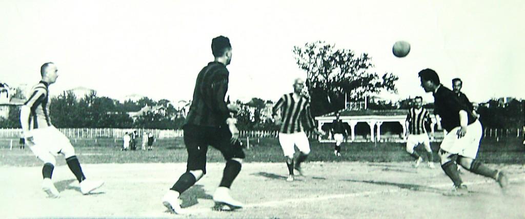 Fotografía histórica de un Galatasaray-Fenerbahçe de 1923, testimonio de un clásico que se juega desde hace más de un siglo