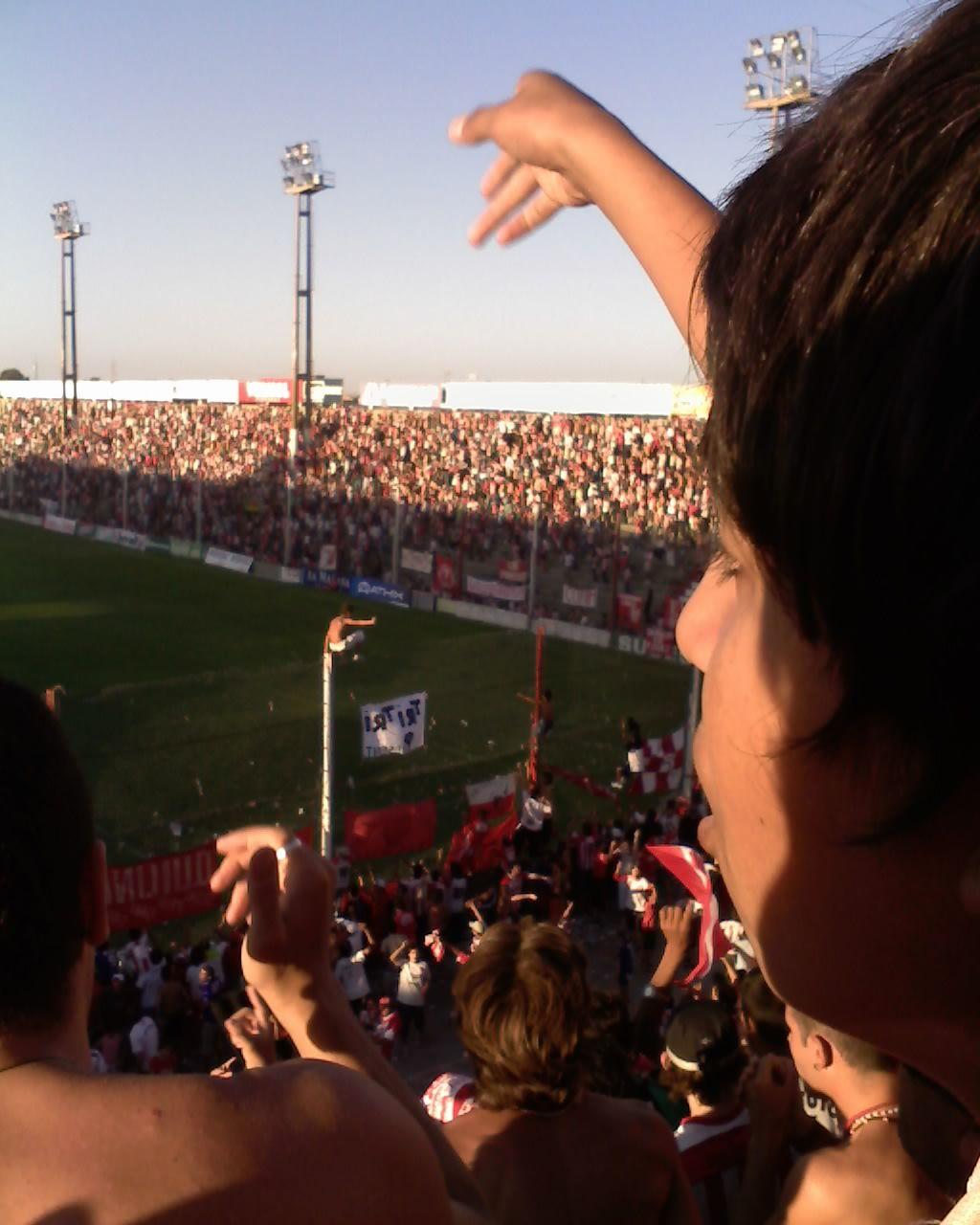 Un partido en la cancha de Instituto, en Alta Córdoba, donde la Gloria construyó su campaña de puntero de la Zona A