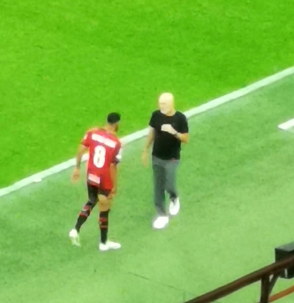 Ruben Loftus-Cheek con la camiseta del Milan