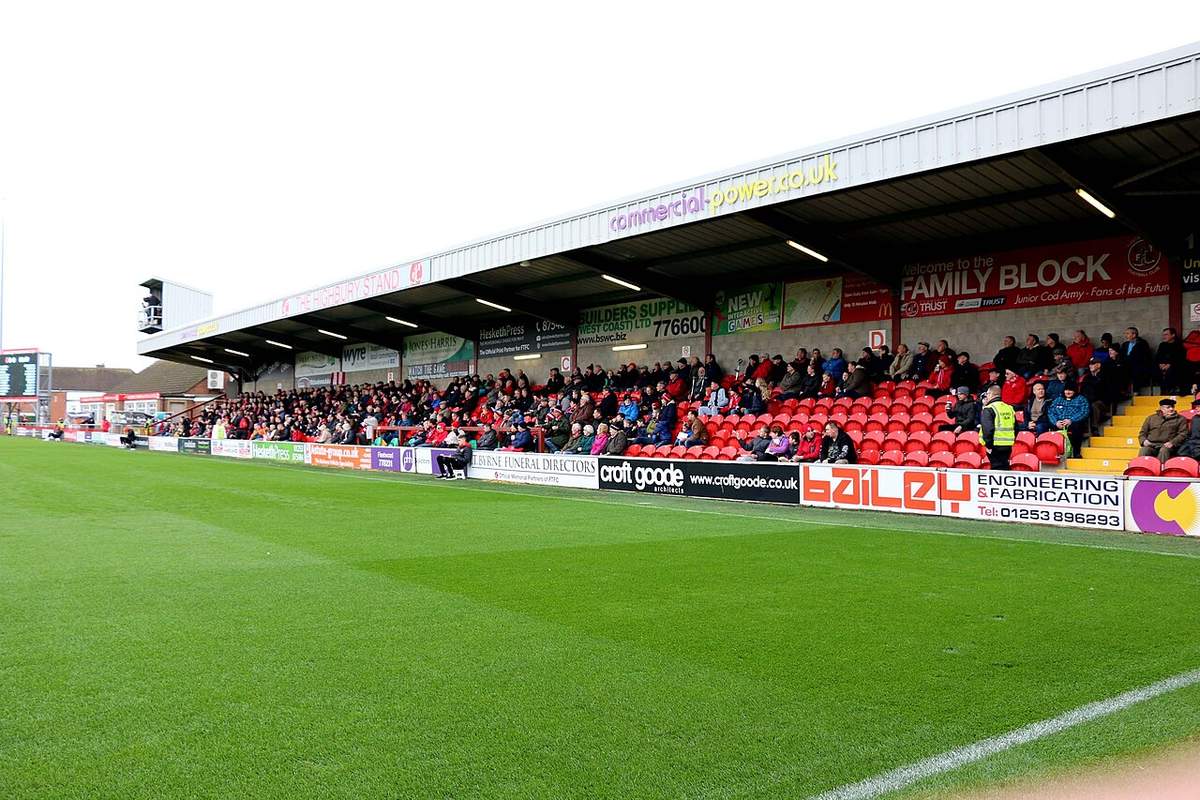 La tribuna Highbury del estadio del Fleetwood Town, escenario de la eliminación del Arsenal