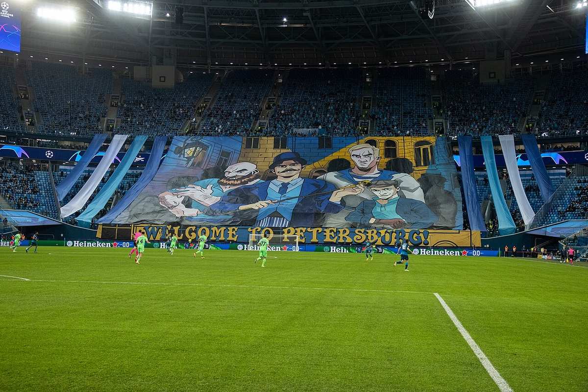 Jugadores de Lazio celebrando un gol en un partido europeo en 2020