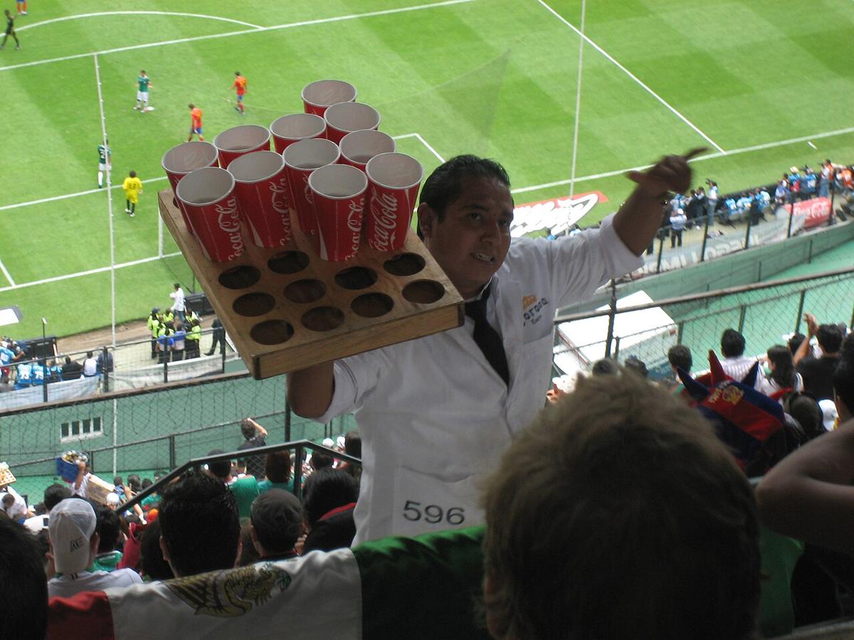 Vista del Estadio Azteca durante un partido en México