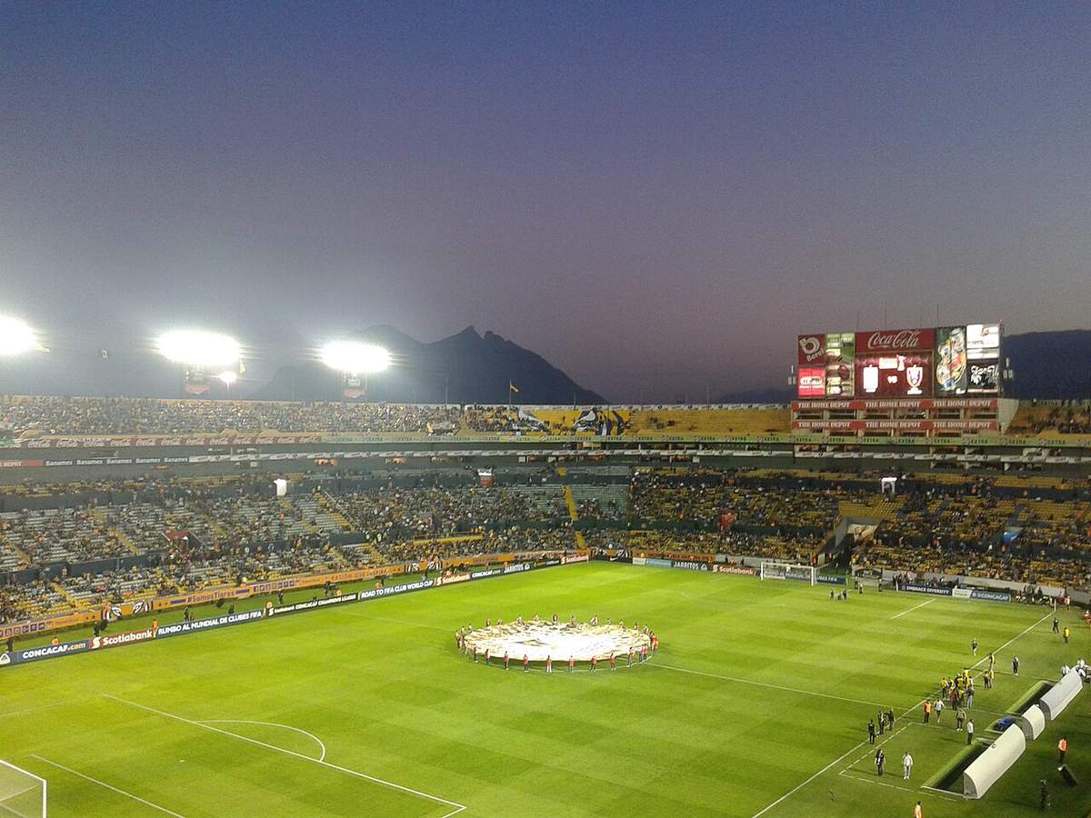Estadio Universitario durante un partido de Concacaf