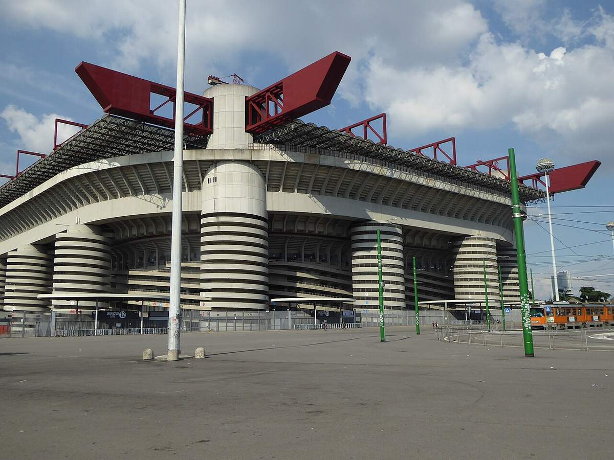 Vista exterior del estadio San Siro de Milán, en una foto de archivo