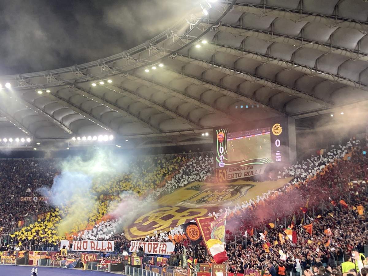 Afición en el duelo europeo entre la Roma y el Bodø/Glimt