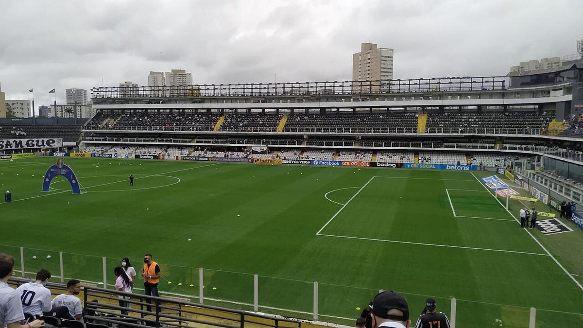Estadio Vila Belmiro antes del partido Santos vs Grêmio en 2021