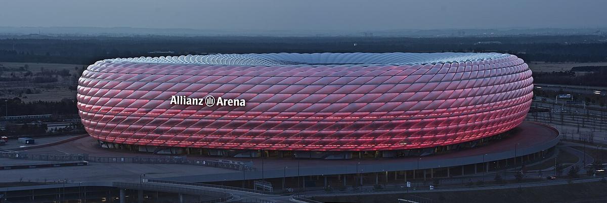 Allianz Arena de Múnich al atardecer