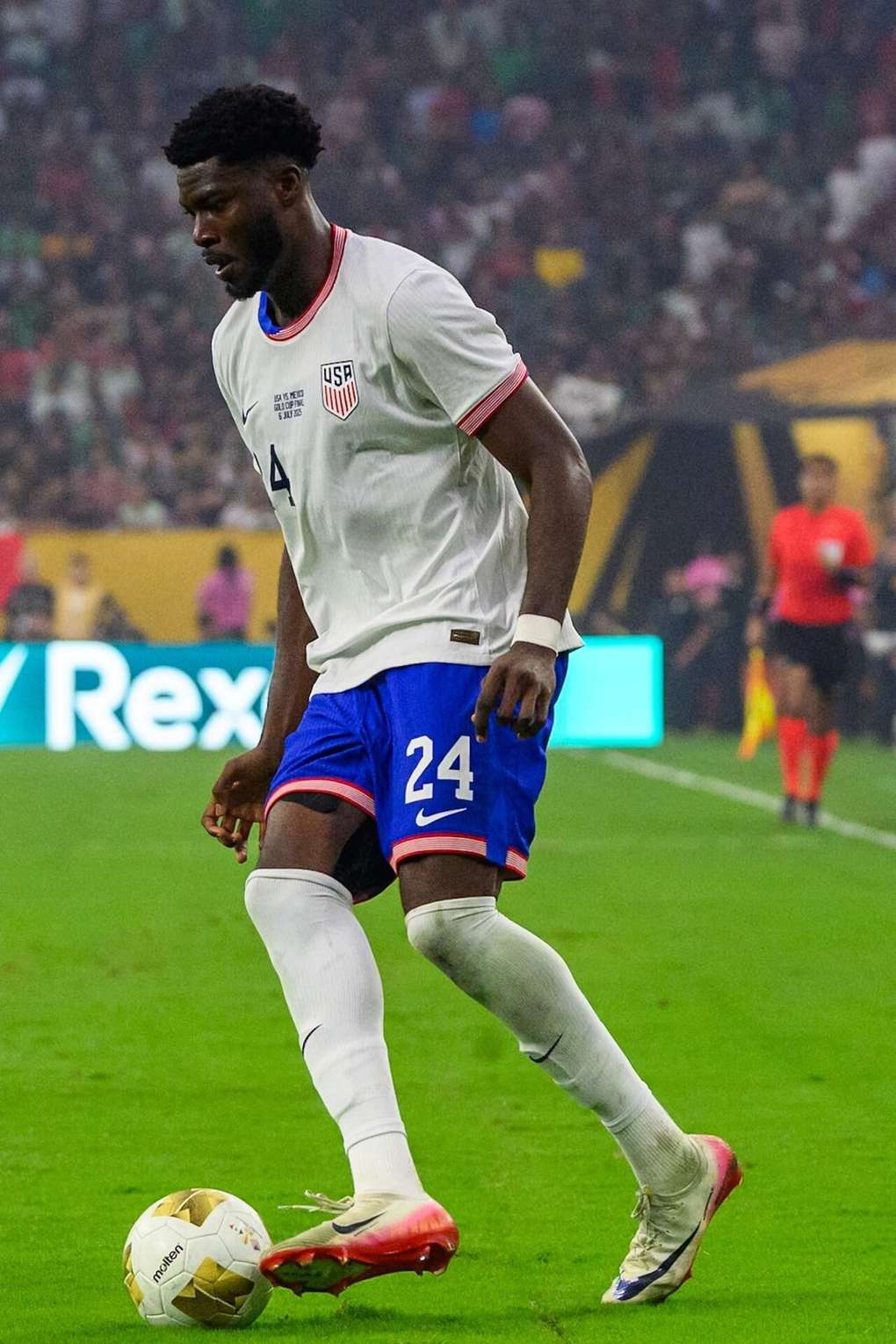 Patrick Agyemang jugando un partido de la Copa Oro 2025 con Estados Unidos