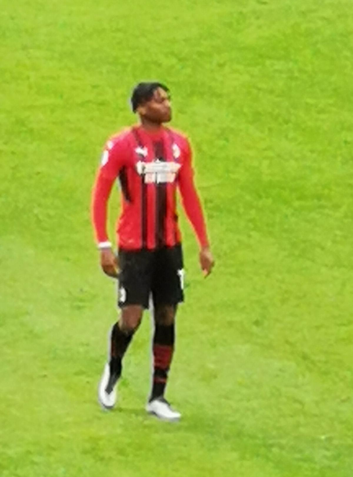 Rafael Leão con la camiseta del Milan en 2022