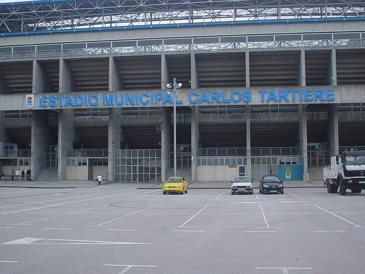 Otra vista del Estadio Carlos Tartiere en Oviedo