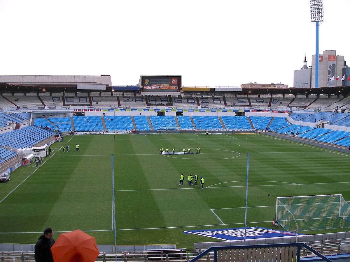La Romareda en día de partido, el templo histórico del zaragocismo
