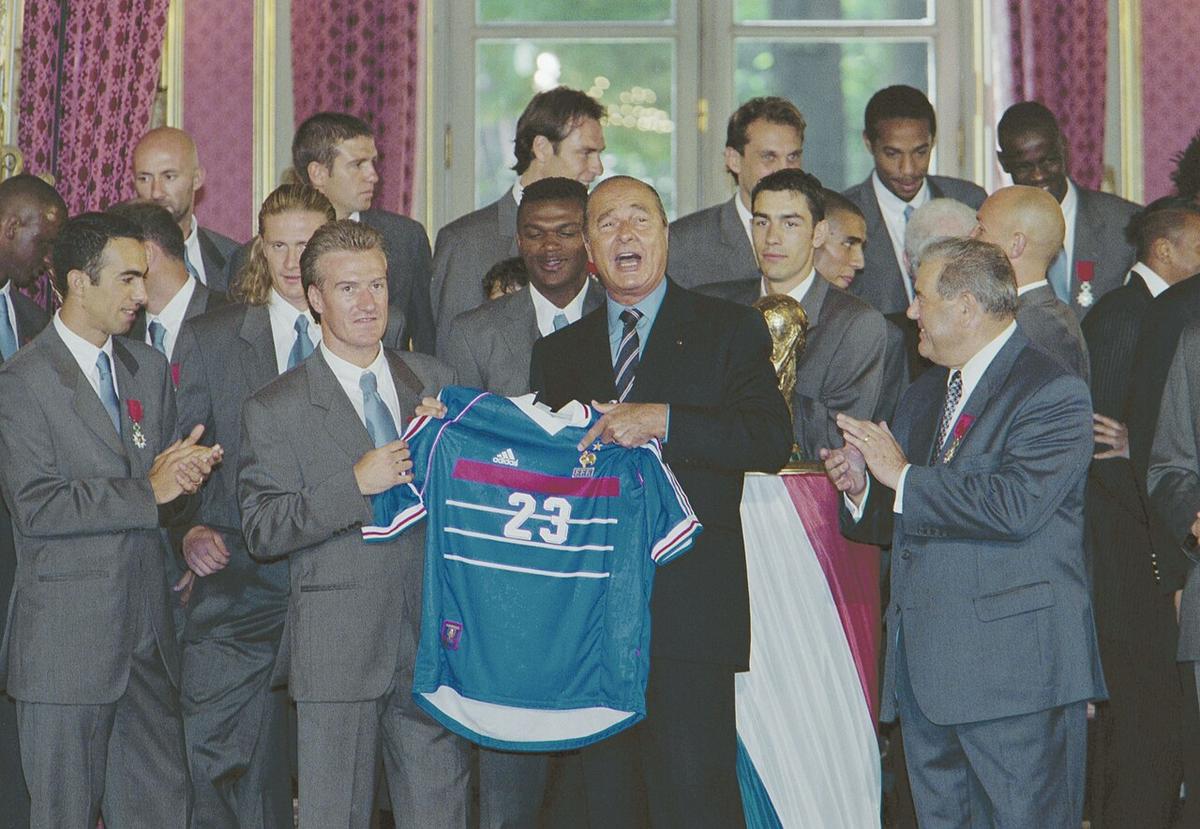 Selección de Francia celebrando el título mundial de 1998 en el Elíseo