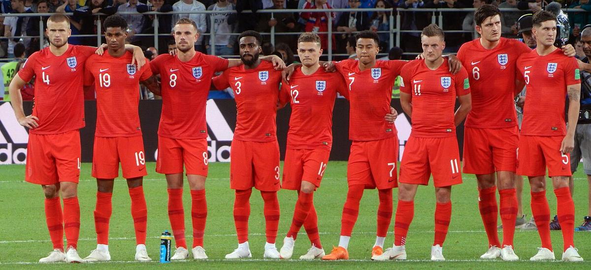 Jugadores de Inglaterra celebrando un gol en un Mundial