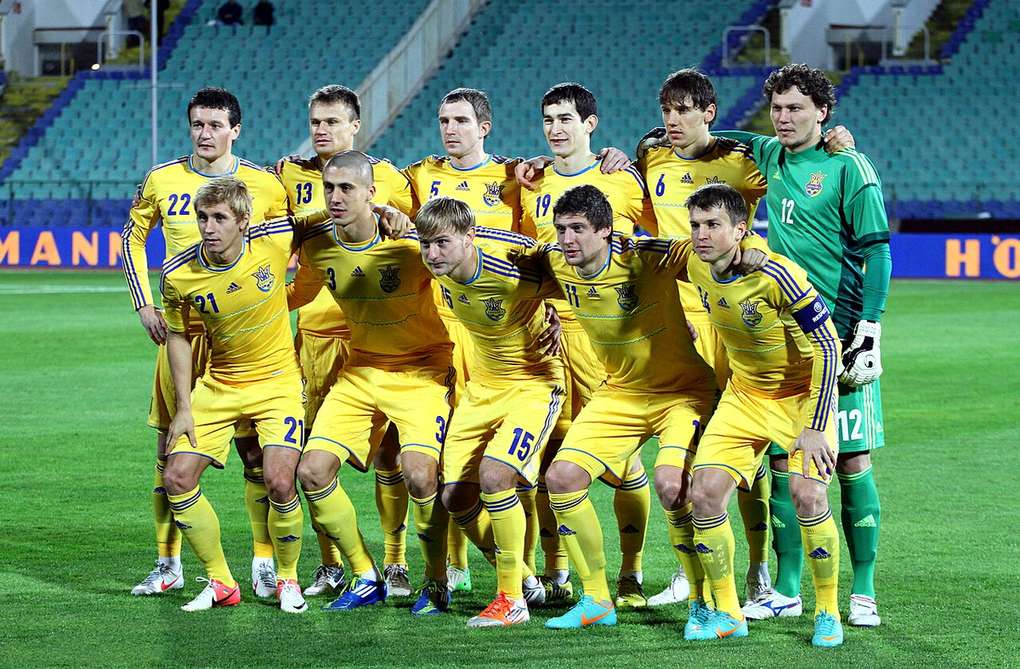 La selección de Ucrania posando antes de un partido en 2012