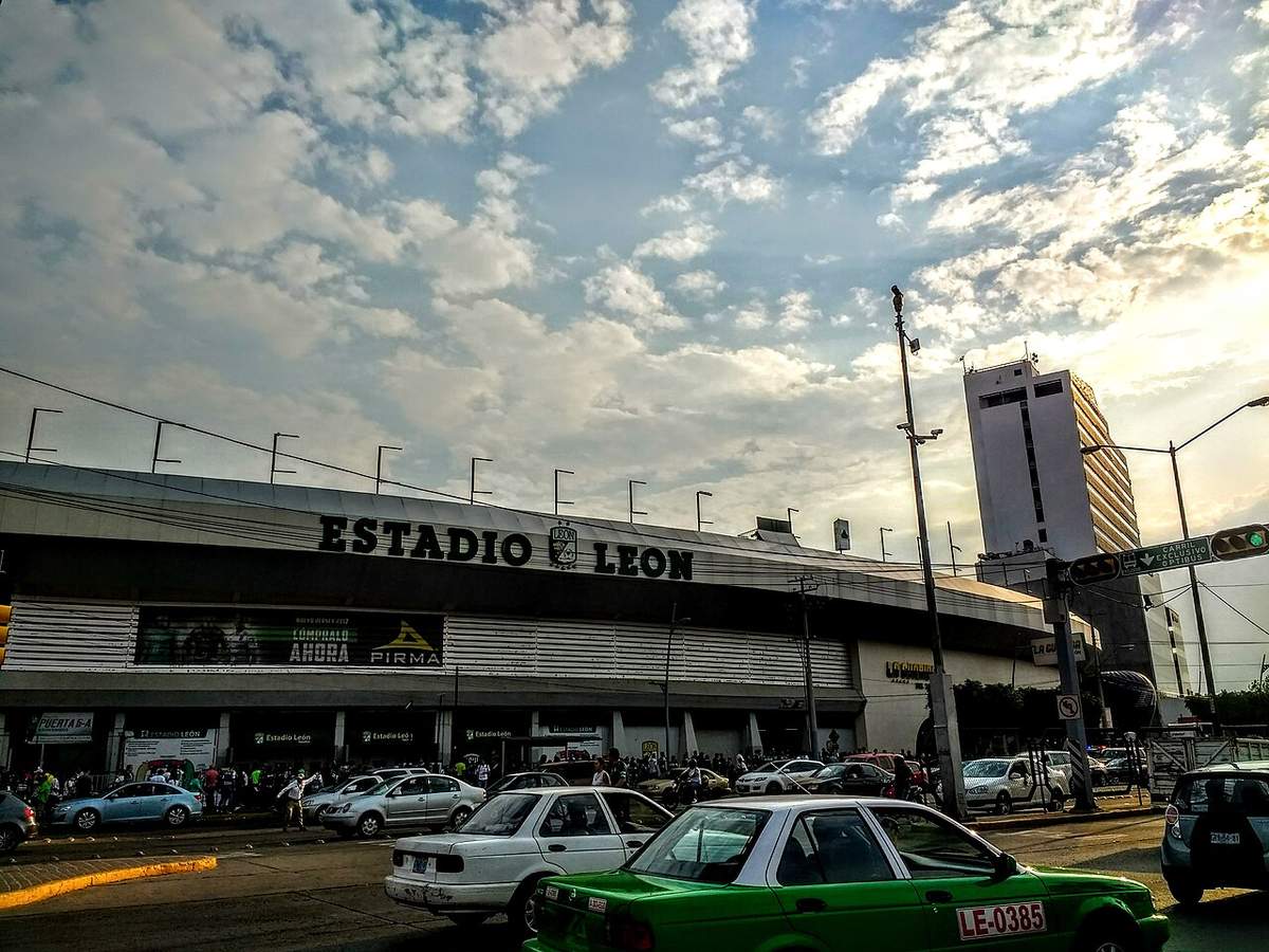 Estadio Nou Camp de León, casa del club esmeralda