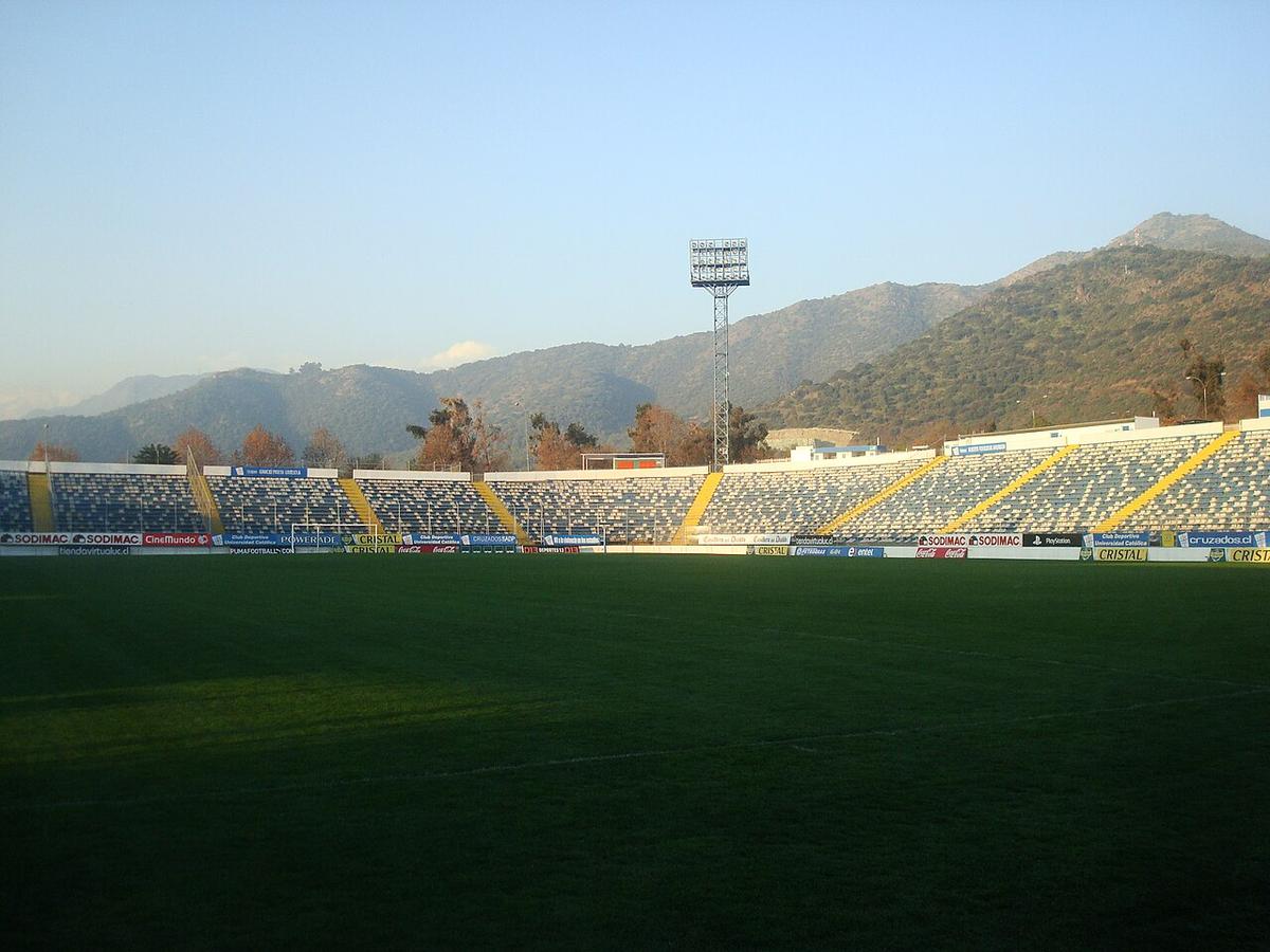 Tribuna del Estadio San Carlos de Apoquindo, antigua casa de Universidad Católica