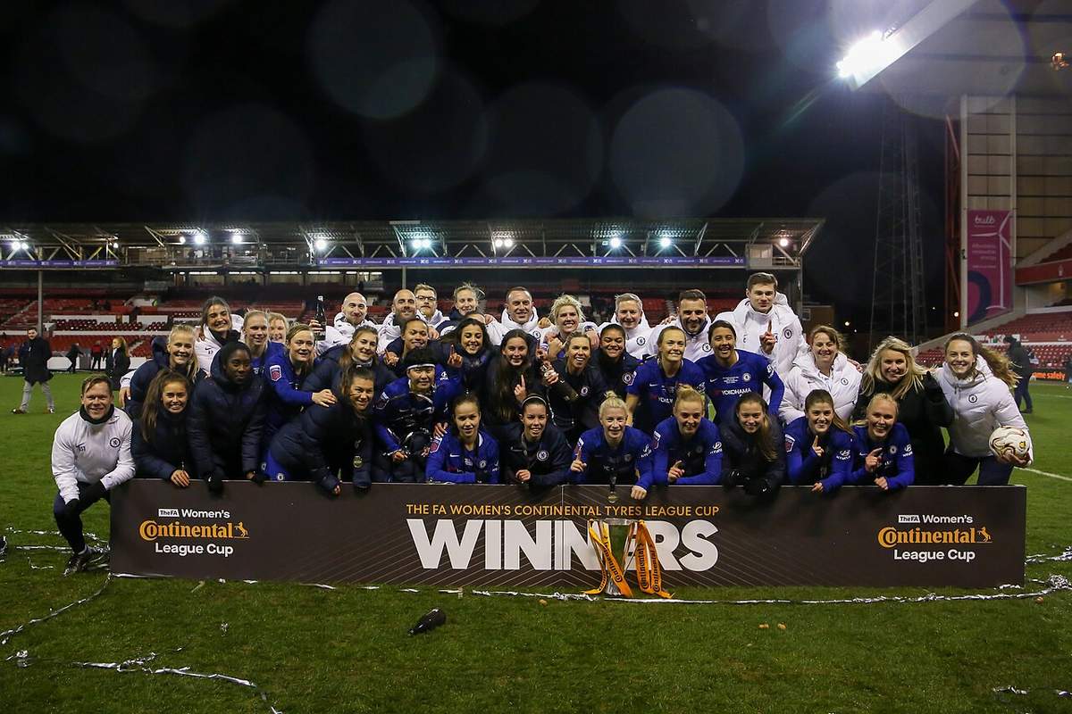 Acción de un partido entre el Chelsea FC Women y el Arsenal WFC
