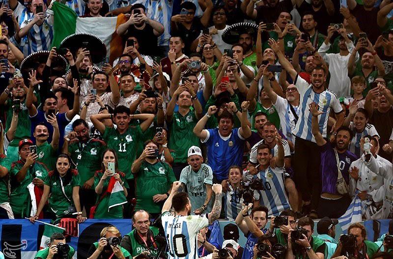 Lionel Messi celebrando un gol con la selección argentina ante México