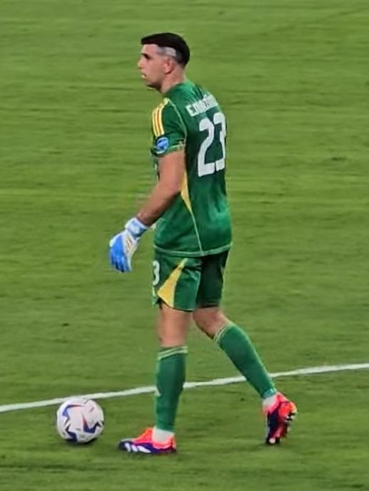 Emiliano Martínez, portero de Argentina, durante un partido en 2024
